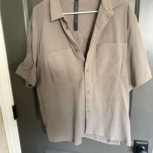 Men's lululemon Beige Short Sleeve Shirt